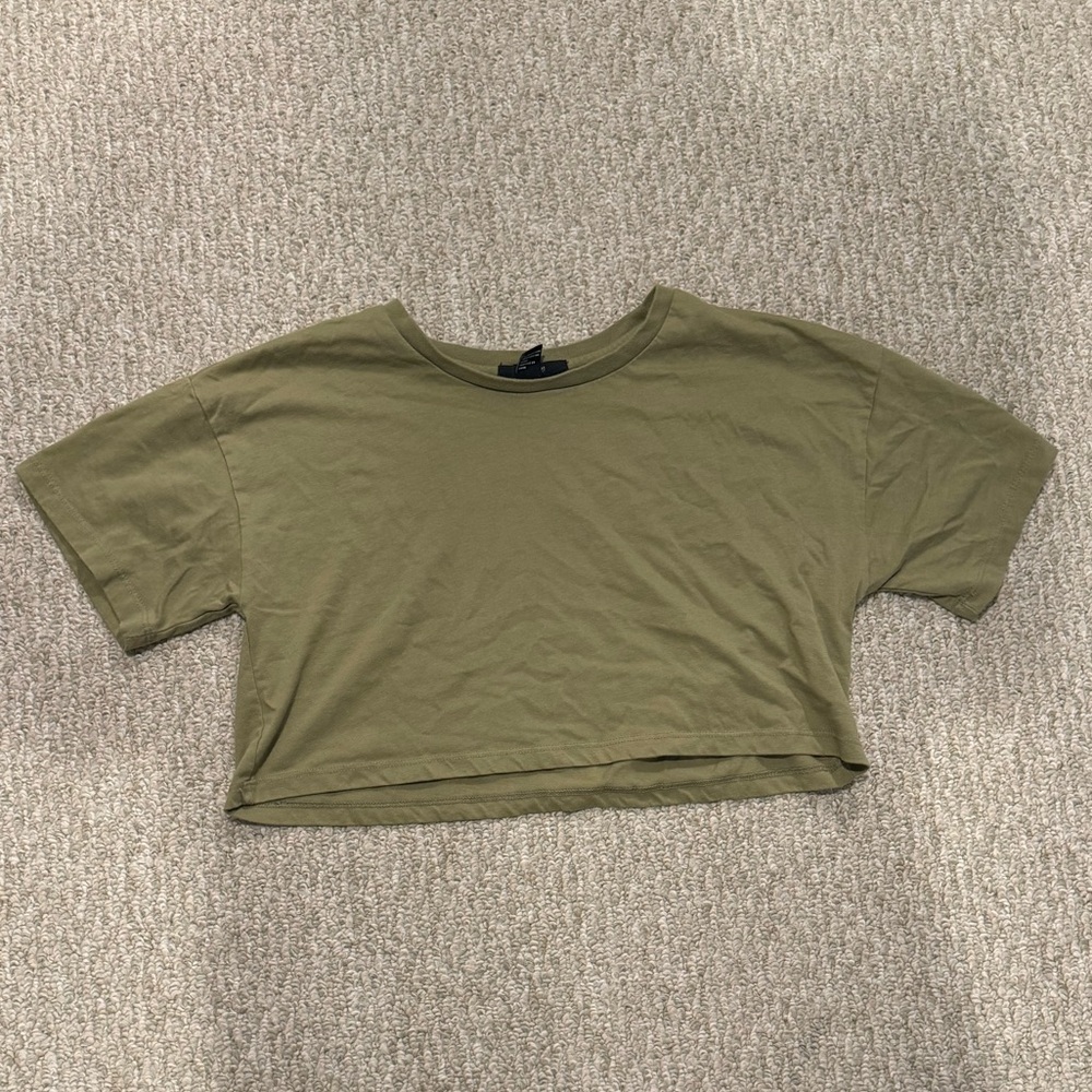 Forever 21 Cropped Tee Shirt